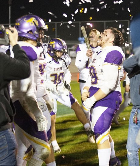 Lemoore scores 62 to battle past CVC for Division II football title and playoffs